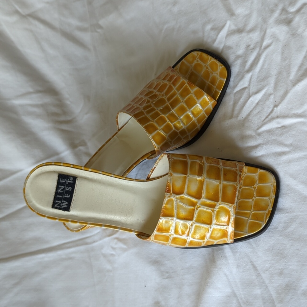 Yellow crocodile heels and appeals